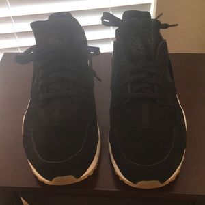 Nike Huarache Black size 9 NWOB